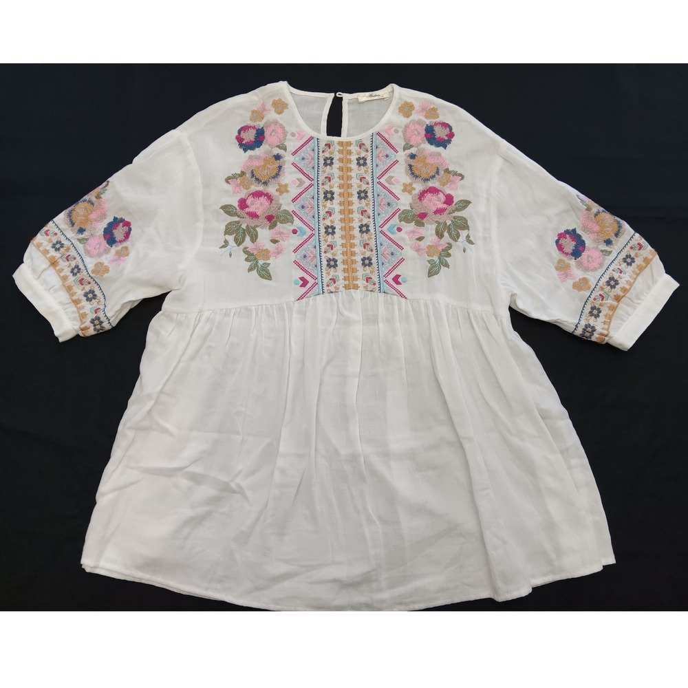 NEW Andree by UNIT White Floral Embroidered Babydoll Tunic Top Women M Boho NWT